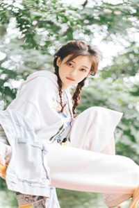 云阳侯抱着孩子上门求救我悠闲逗鸟见死不救