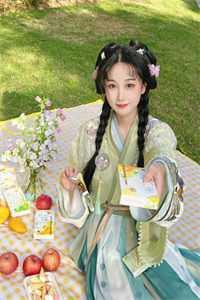 隔江相望两不知